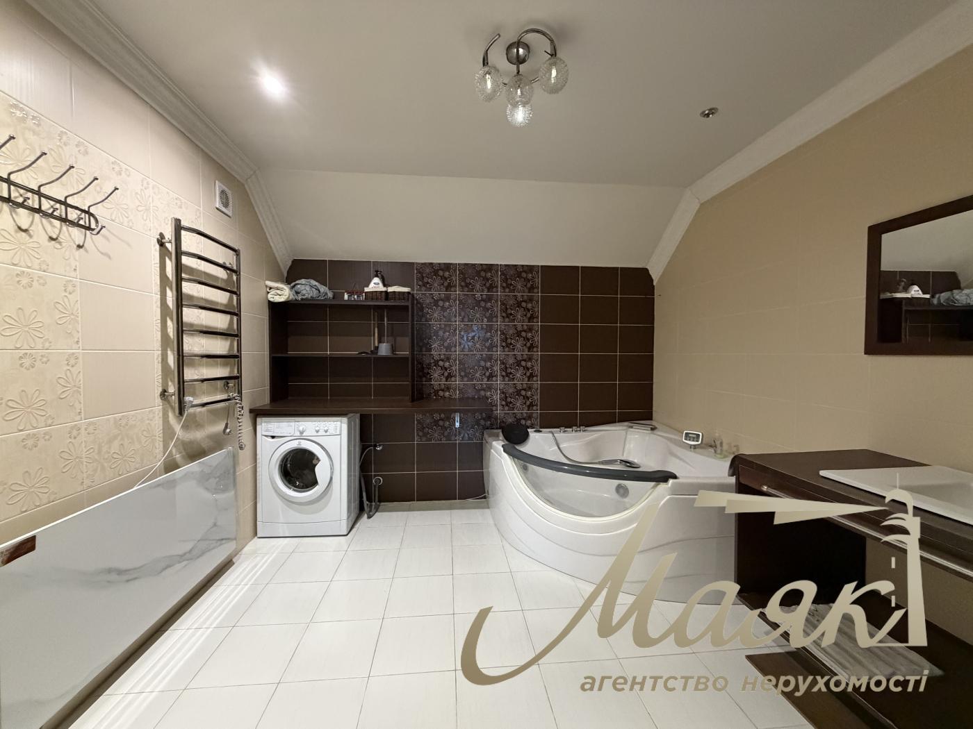 House for rent 300m2 in Kozin village, ulitsa Nova, in Montana Village.