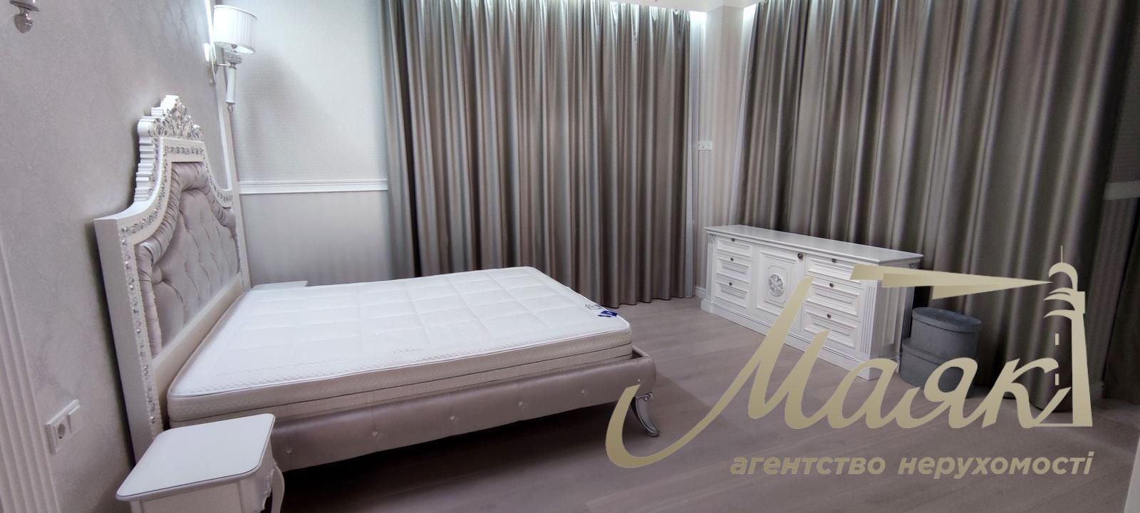 Продаж 5-кімнатної квартири 210 м² у ЖК "Новопечерські Липки" (вул. Верхогляда, колиш. Драгомирова, 11) Печерський район, Київ.