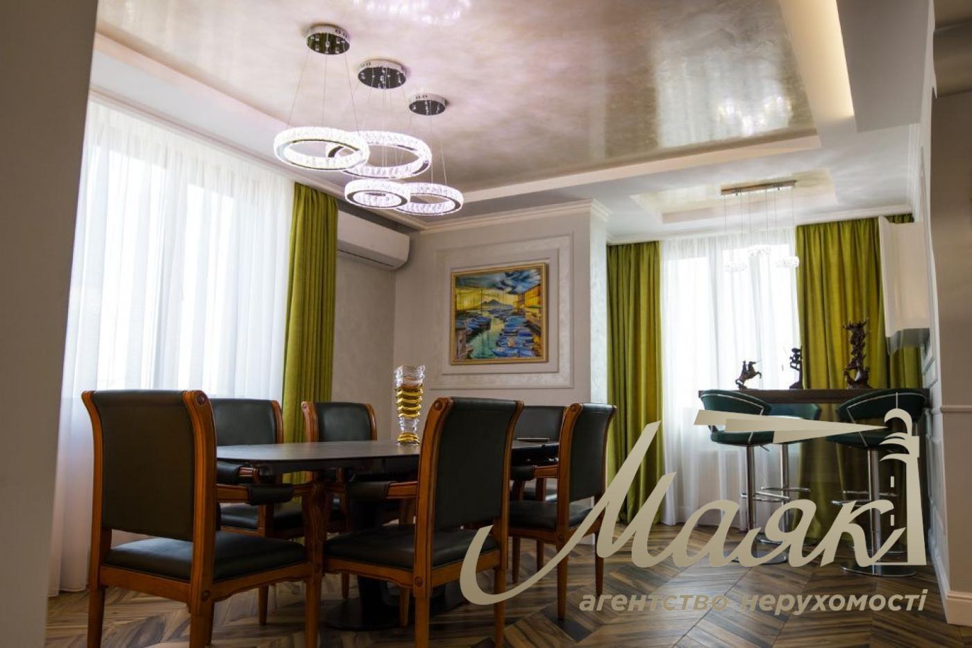 Sale of a penthouse with a view and a terrace of 416 m2 on Dneprovskaya Embankment, Osokorki
