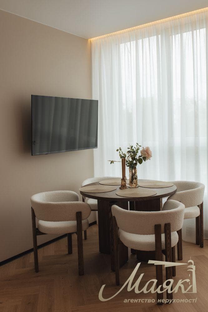 Продаж сучасної квартири площею 68 м², ЖК «Каховська», Лівобережна