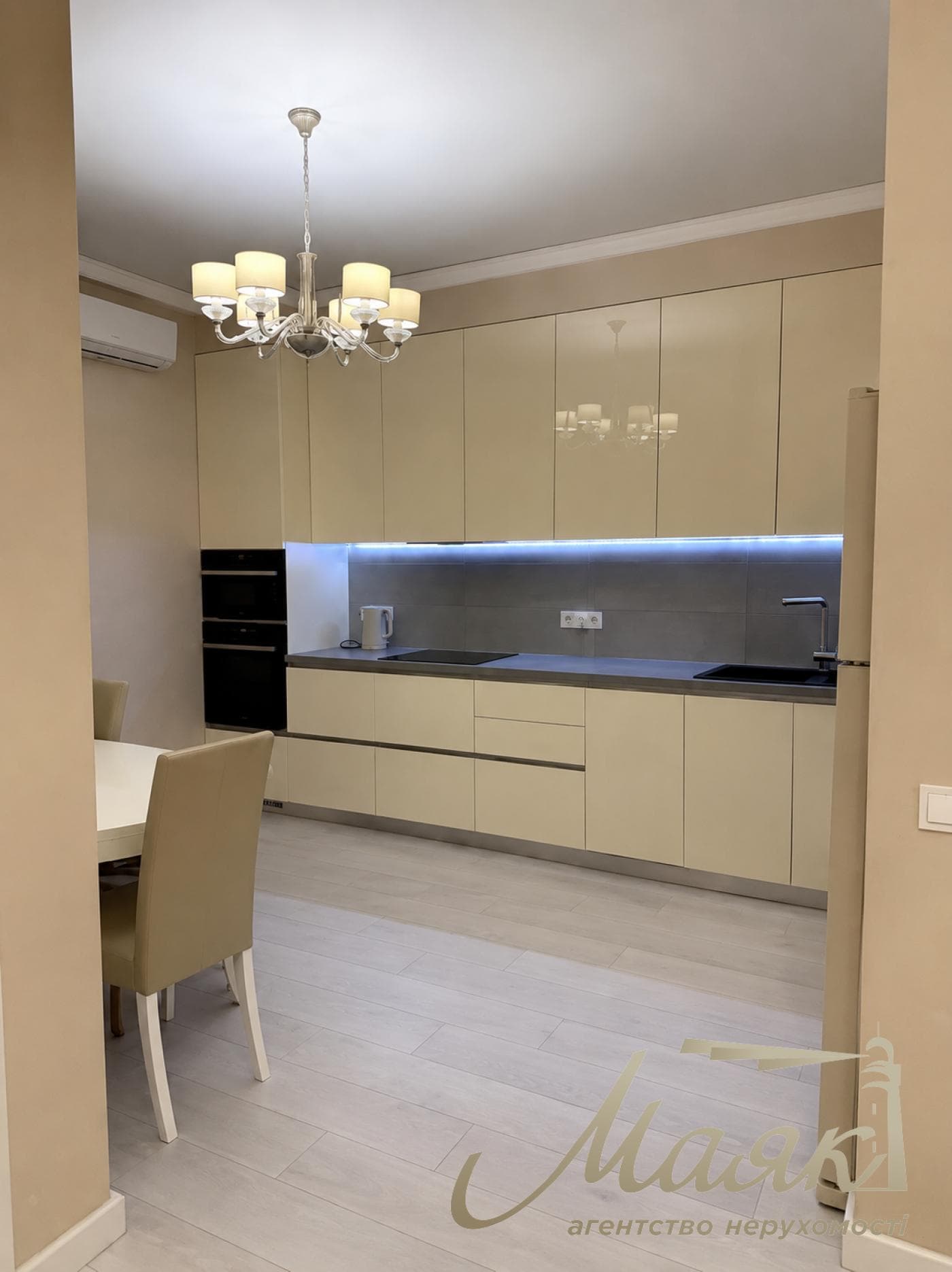 Продаж 3-кімнатної квартири в ЖК Престиж Хол, 75м², Печерський район, Київ