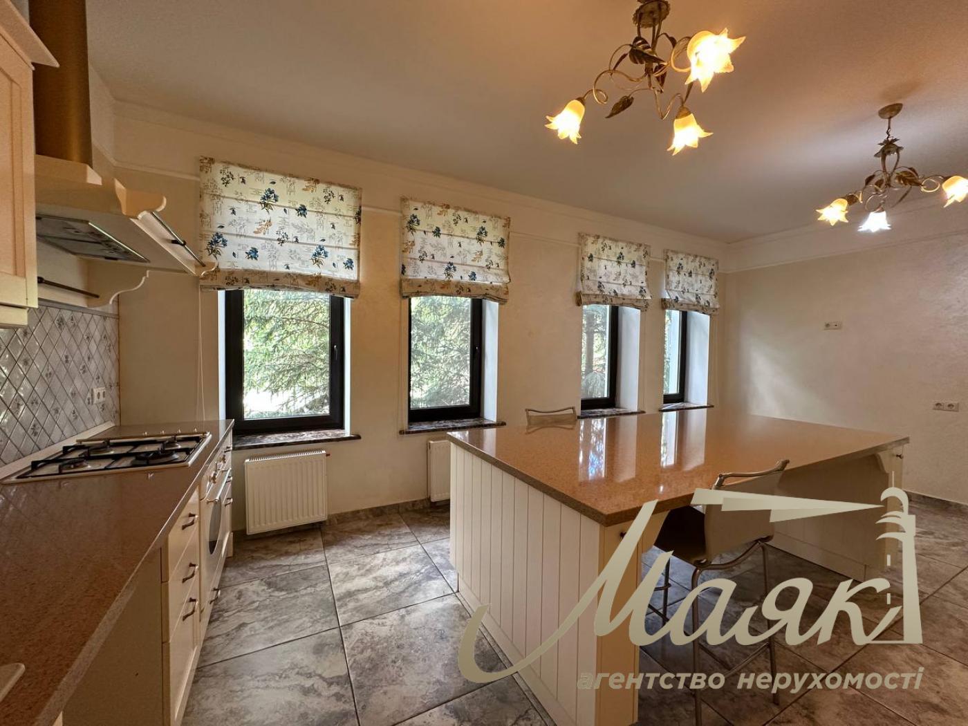 Оренда будинку 750м2 на 60 сотках землі на Хуторі Мриги, Голосіївський район.