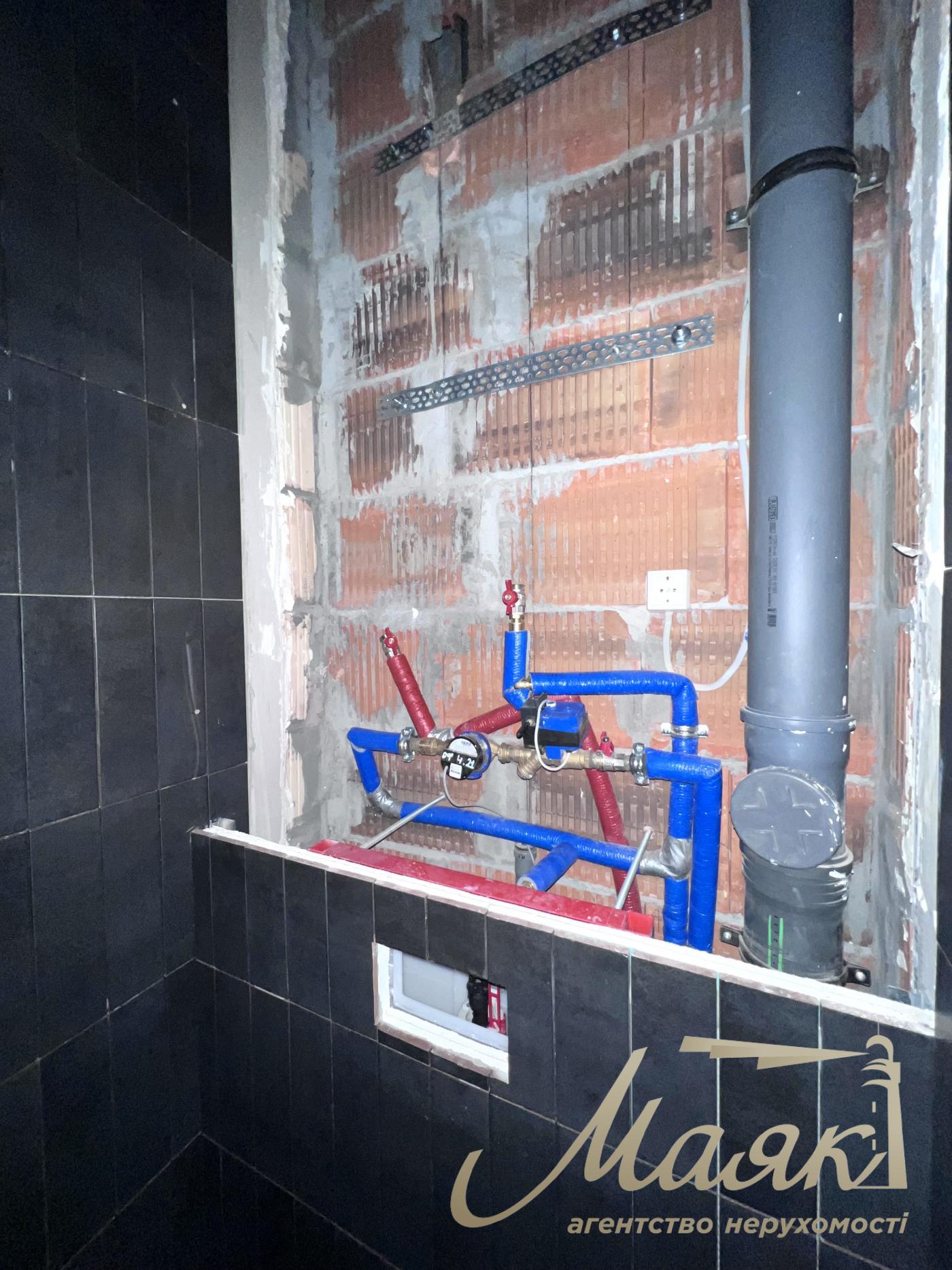 Rent a facade premises of 125 sq.m. on Narodnoe Opolchenie Street in Sky Avenue Residential Complex