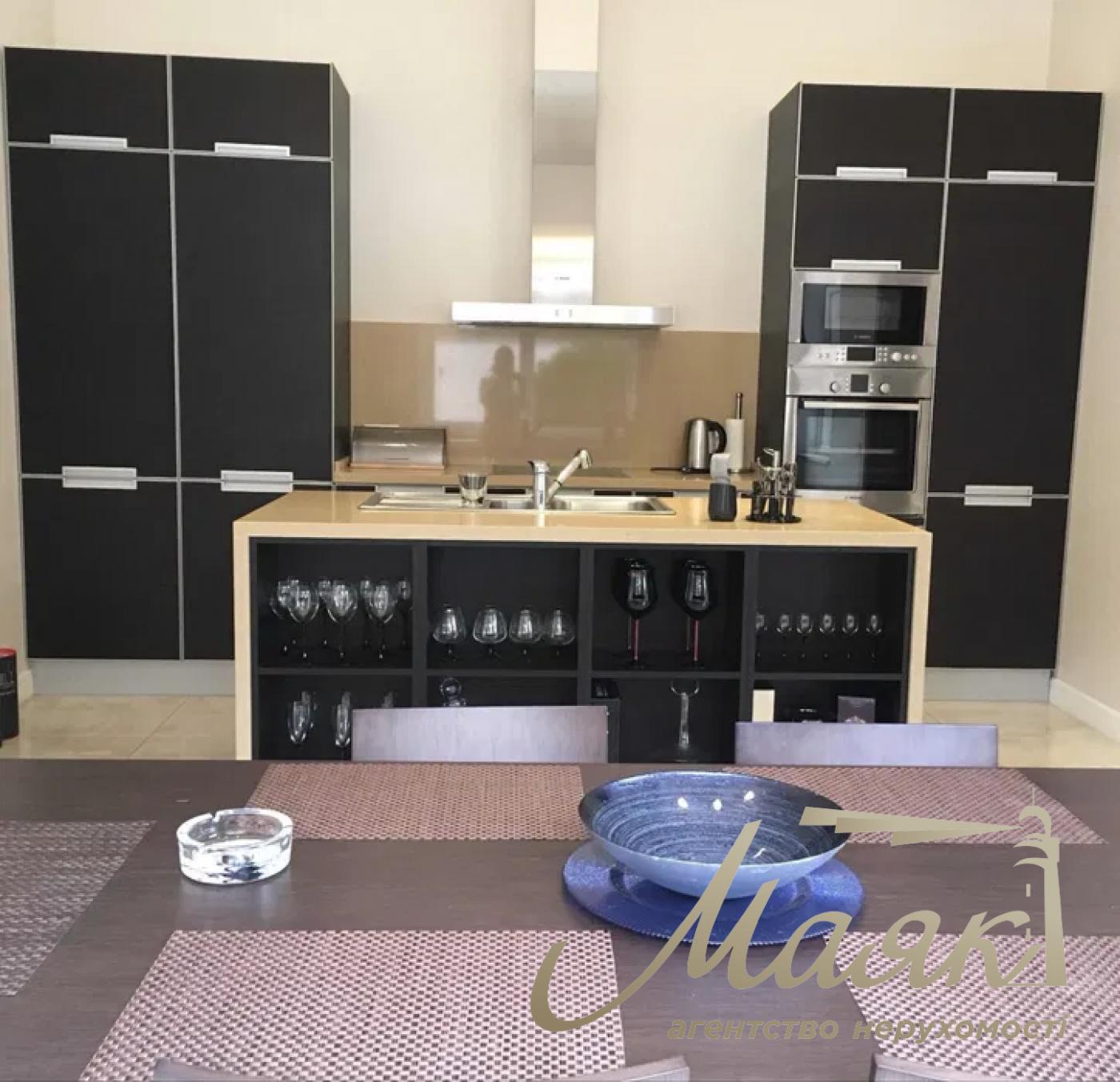 Оренда 2х-поверхового будинку 320м2 з басейном в Лісниках, Поруч з КМ "Зелений гай", 15 соток. Обухівський район, Київська область