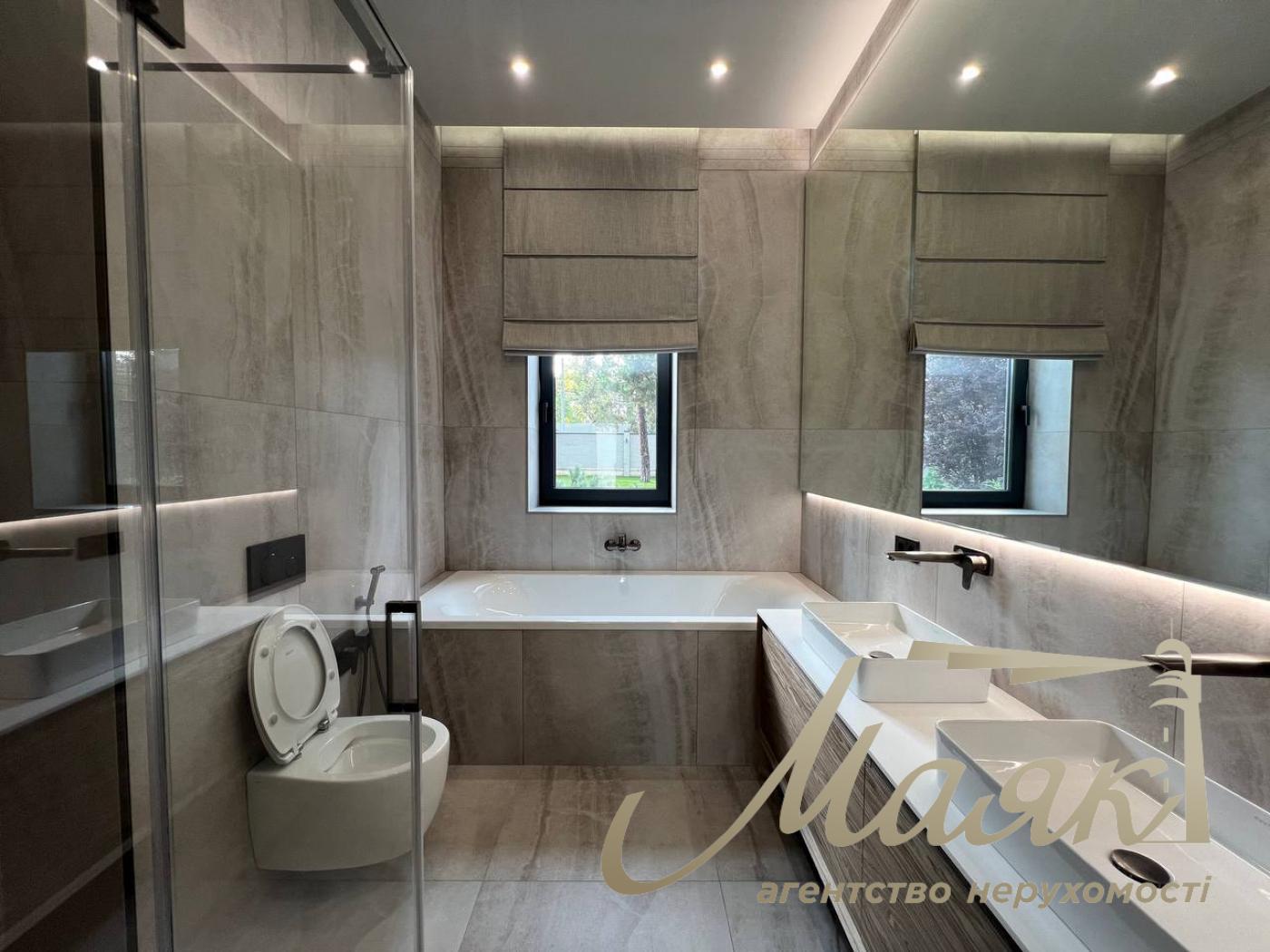 Modern one-storey house with swimming pool in Kozyń