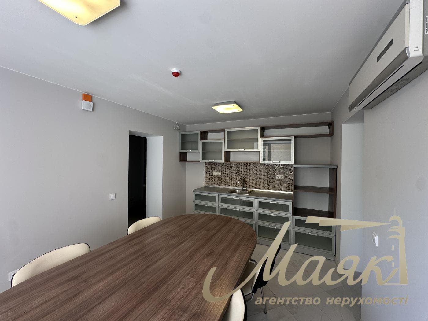Оренда офісного приміщення з ремонтом (220 м²) на вул. Голосіївська, 7, корпус 1