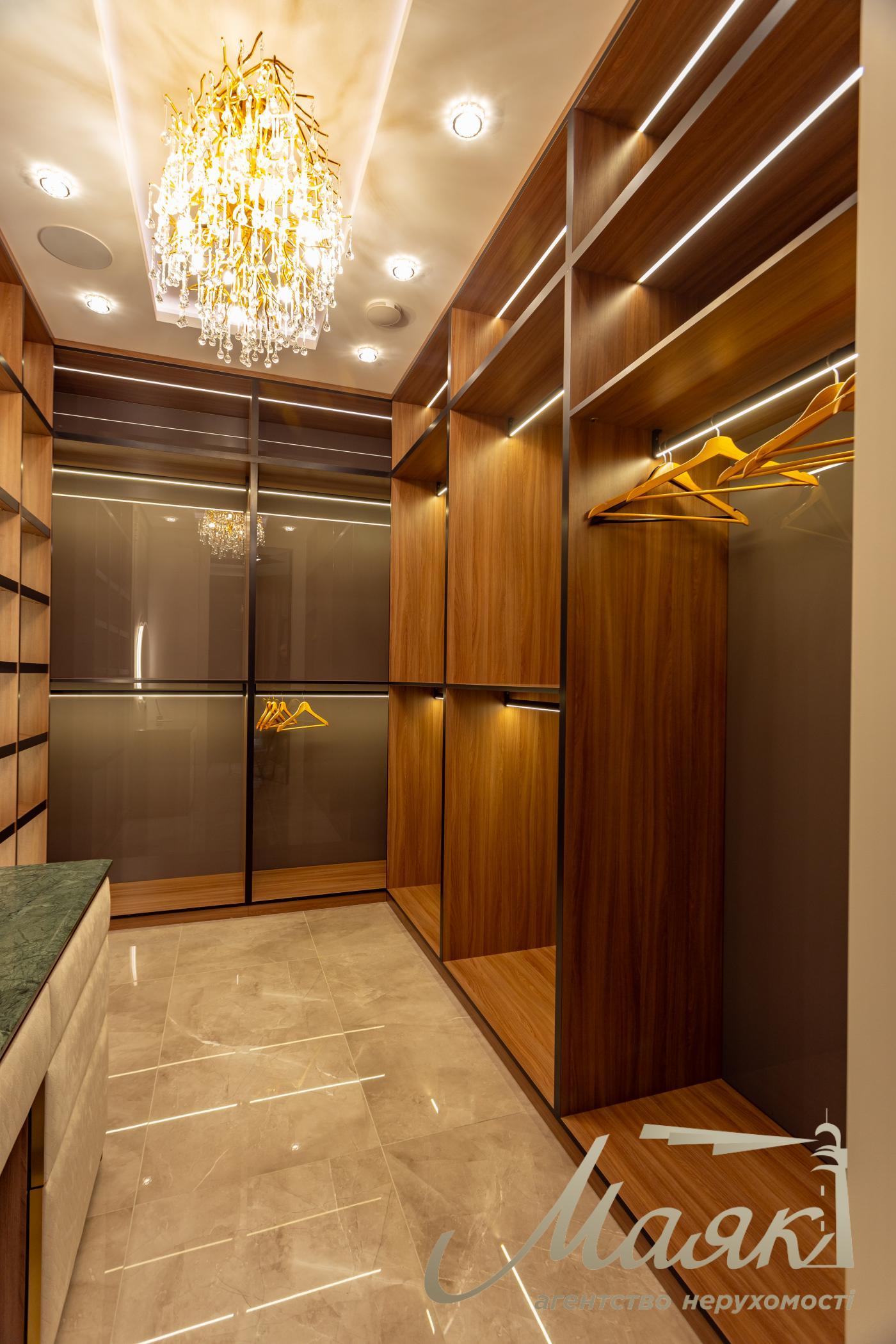 Продаж пентхауса 195 м² з терасою та дизайнерським ремонтом у ЖК Park Avenue VIP, Київ