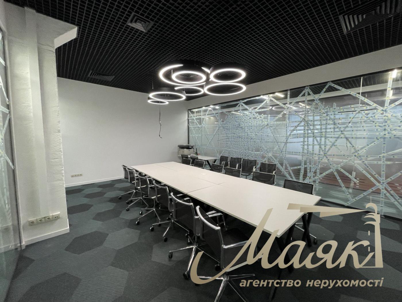 Office rent 1200m2 in the business center, st. Lavrskaya