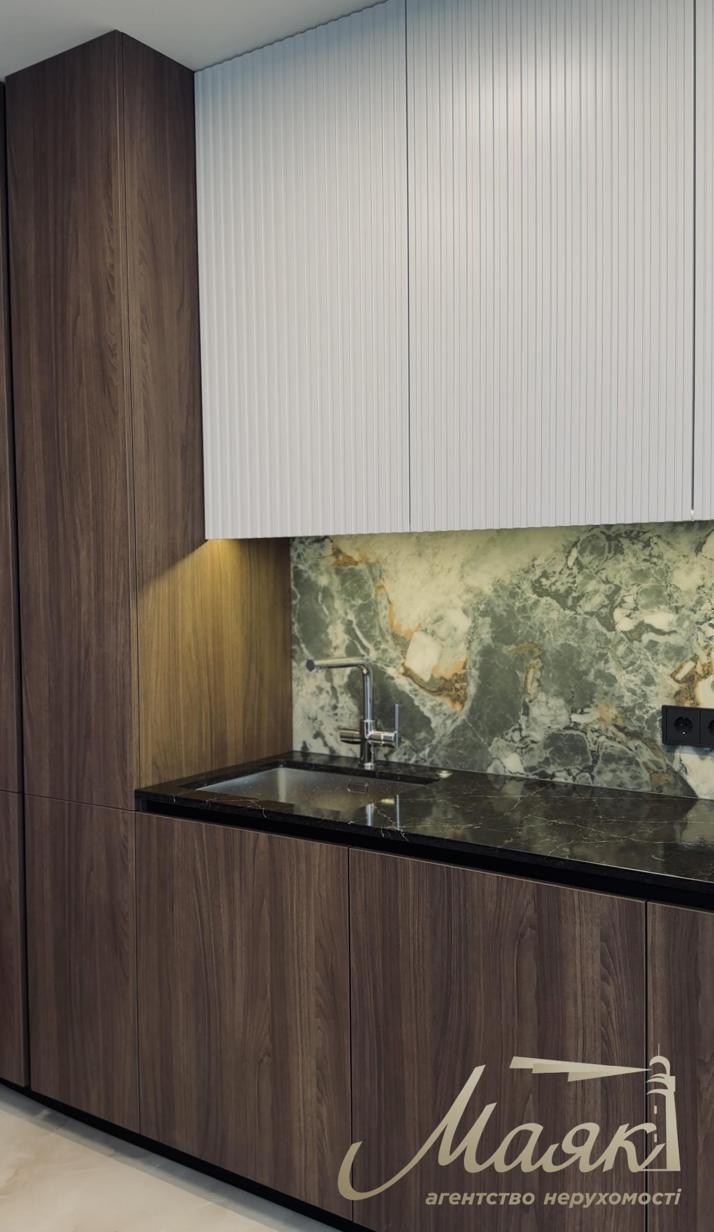 Продаж квартири 120m2 в ЖК Французький квартал 2, вул. Джона Маккейна 3а, Центр, Київ