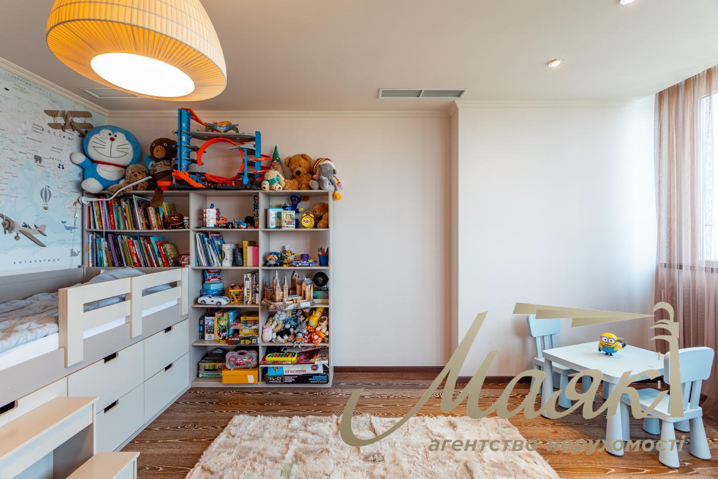 Rent 180m2 view apartment in LCD Novopecherskie Lipki, Andriy Verkhoglyada/Dragomirov Street 5, Pechersk, Kyiv