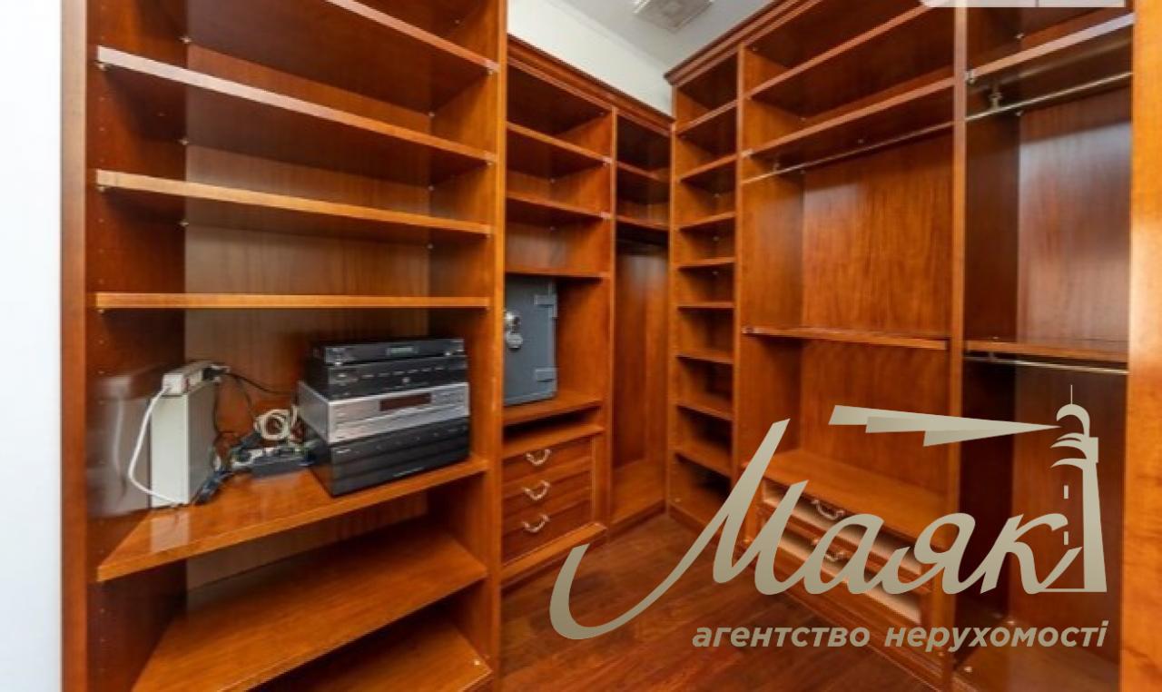 Продаж 3-х кімн. квартири, 278 м2, на вул. Городецького