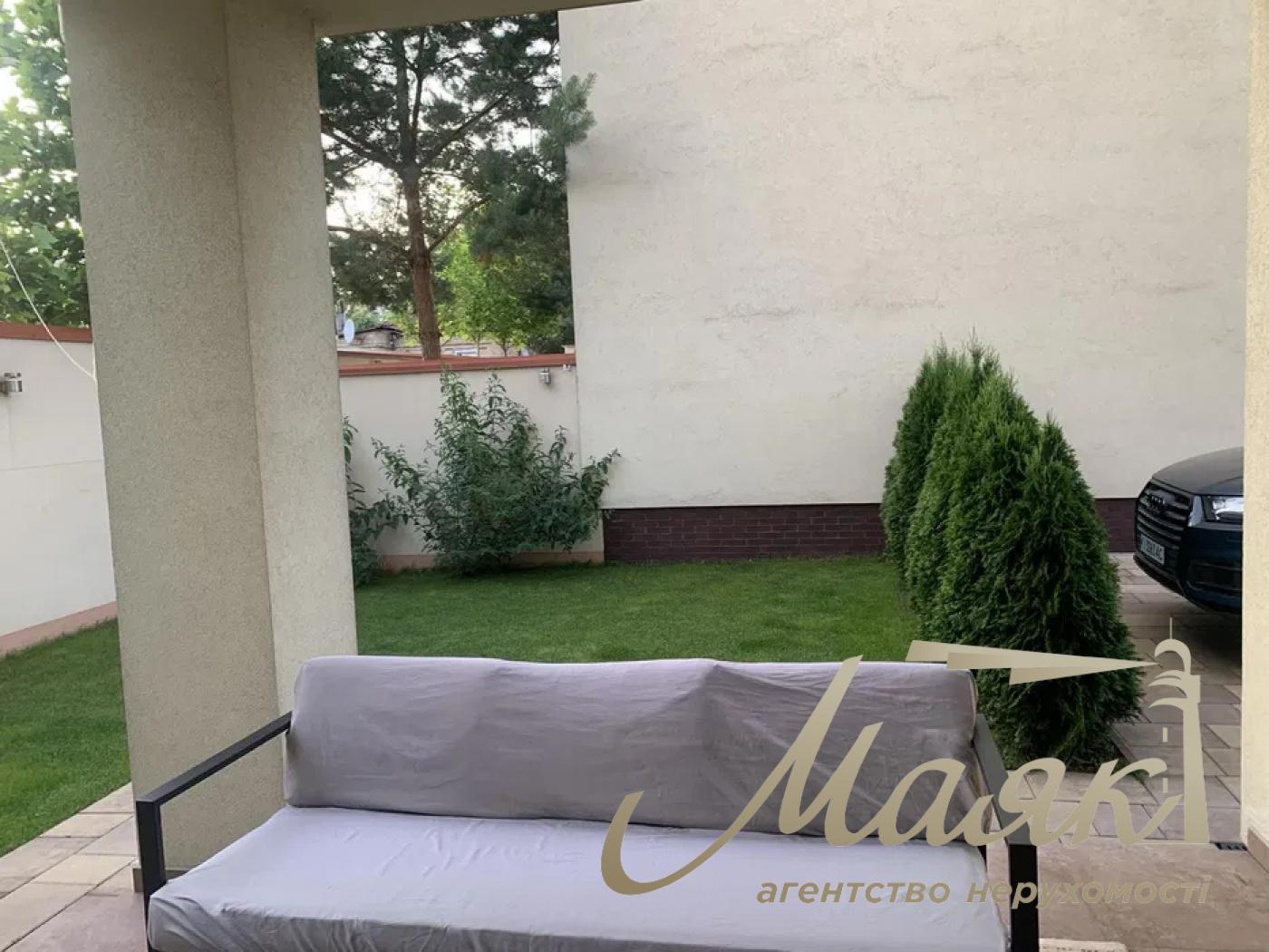 Продаж будинку на Печерську, вул. Товарна