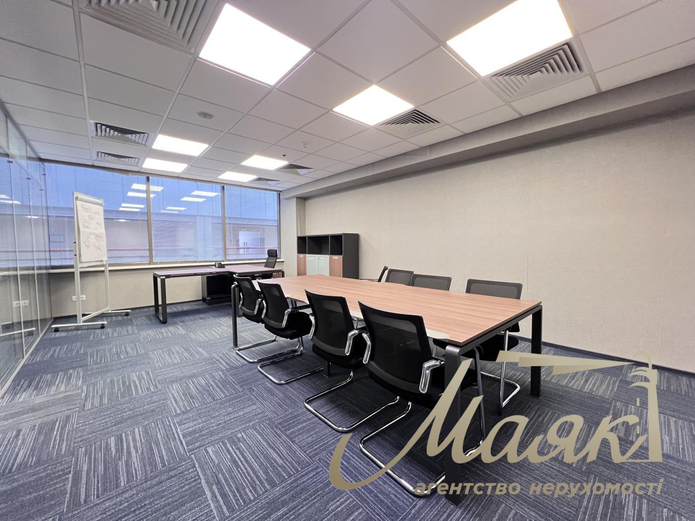 Оренда офісу 77 кв.м в БЦ Леонардо по вул. Богдана Хмельницького 52/17