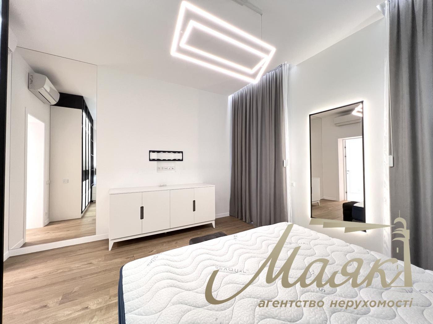 Оренда заміського будинку на Осокорках у котеджному містечку "Блакитна Лагуна"