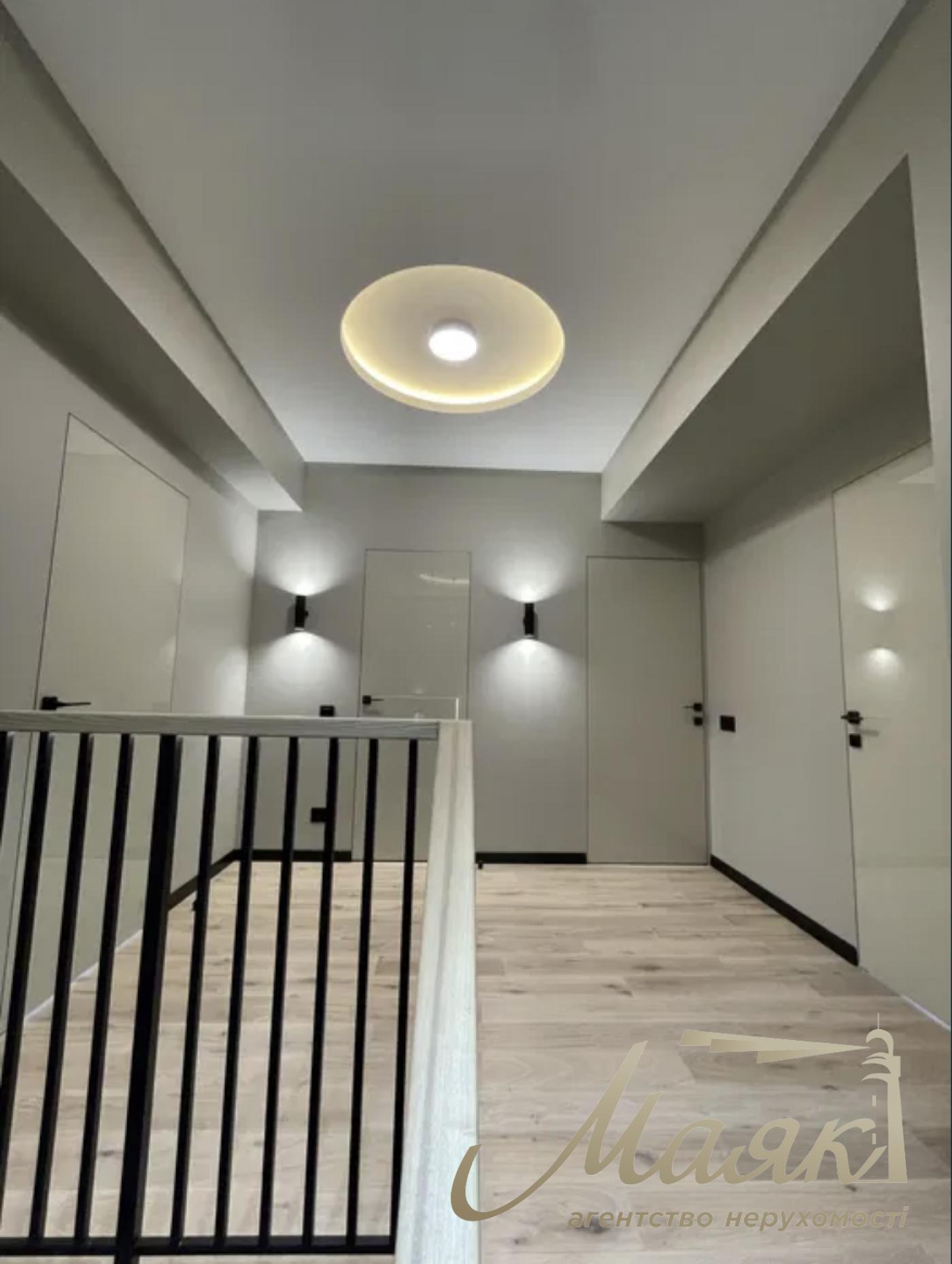 Оренда таунхауса 290 м2 , КМ Montana Village