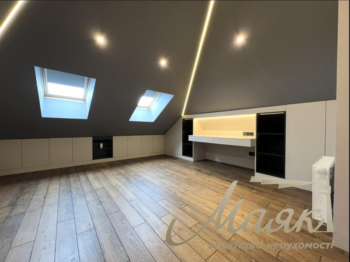 House for sale with designer renovation 356m2 in Ivankovichi