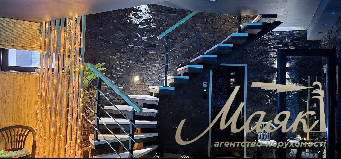 Оренда преміального будинку площею 250 м² із SPA-комплексом та цілорічним басейном у Лесниках
