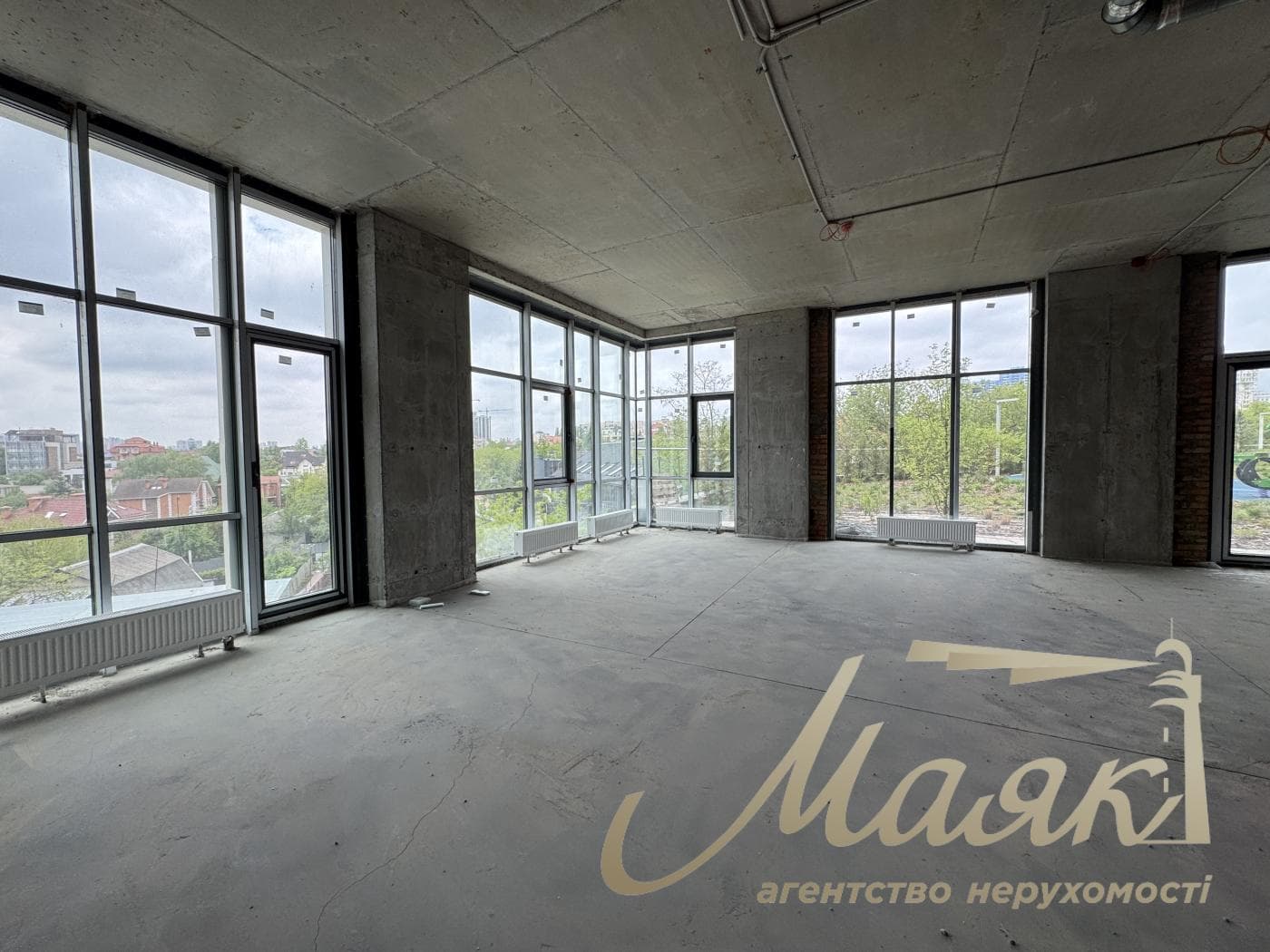 Rent a facade room 72.88m2 Dragomirova str. in the LCD "Novopecherskie Lipki"