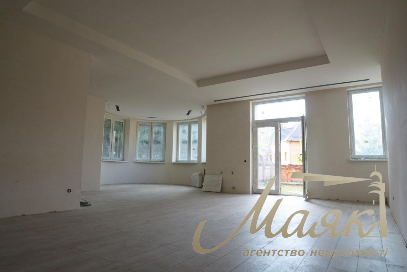 Продаж будинку з гаражем 365м2, ділянка 15 соток у КМ "ОБРІЙ - К" вул. Центральна, у с. Козин,