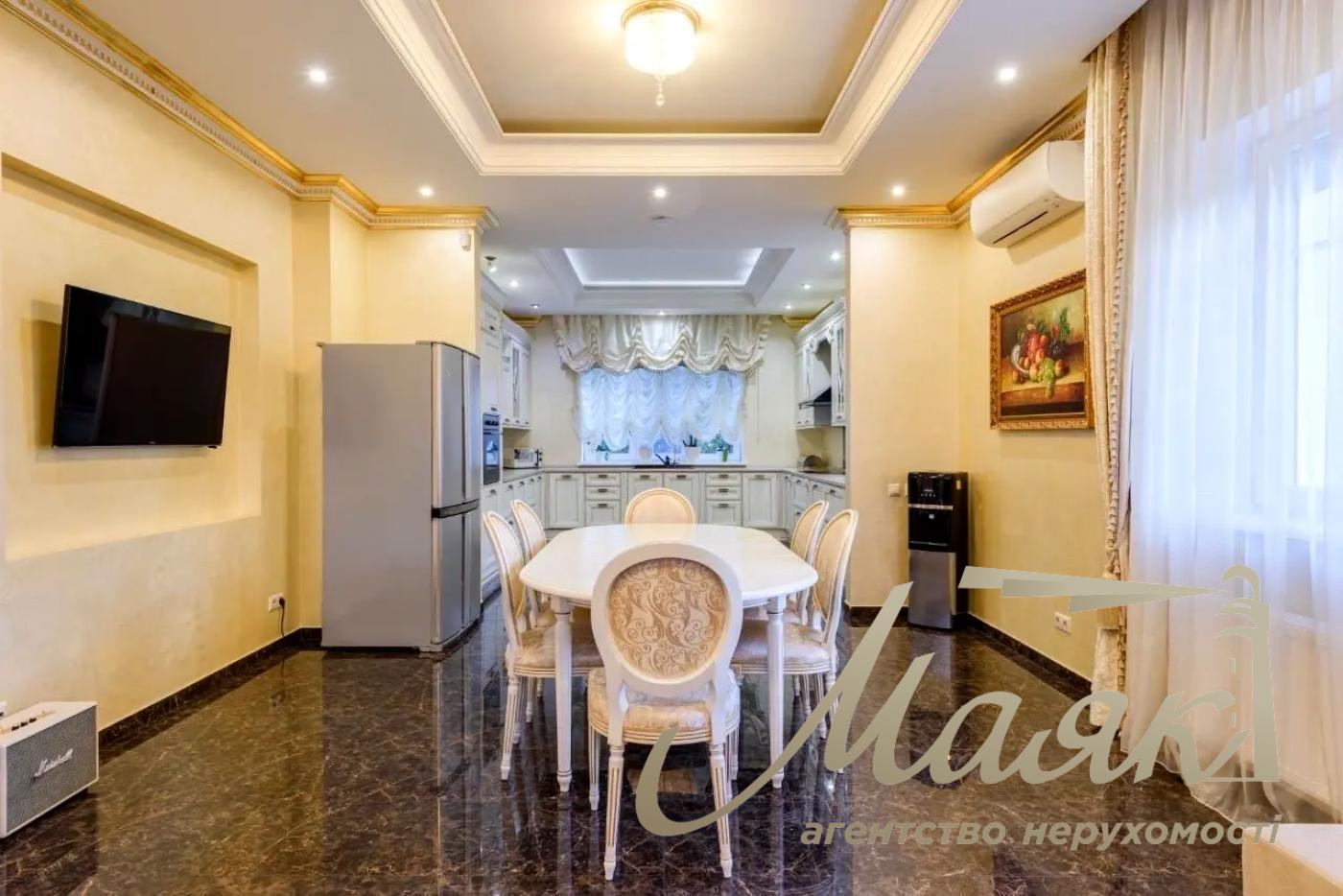 Оренда будинку в Конча-Заспі, КМ "Французьке містечко" 650 м² ділянка 30 соток вул. Лісова