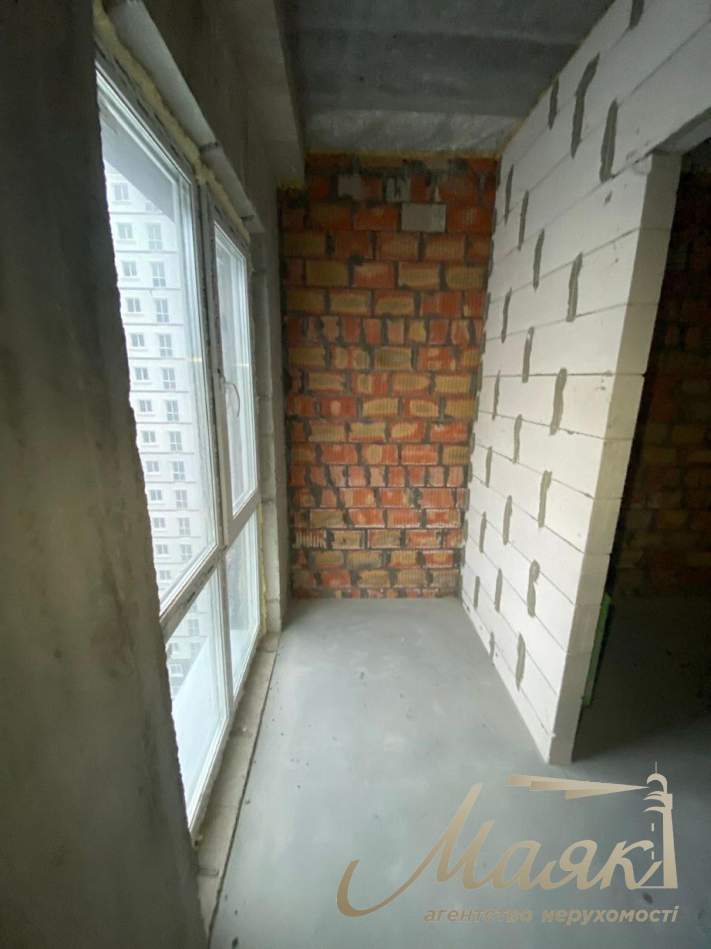 Sale of 2-room apartment in the New England residential complex by assignment, Maksimovicha St.