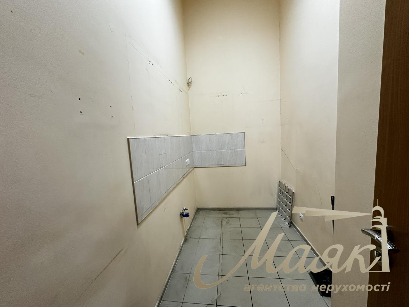 Продаж офісного приміщення в центрі вул. Тургенєвська, 28А-30А