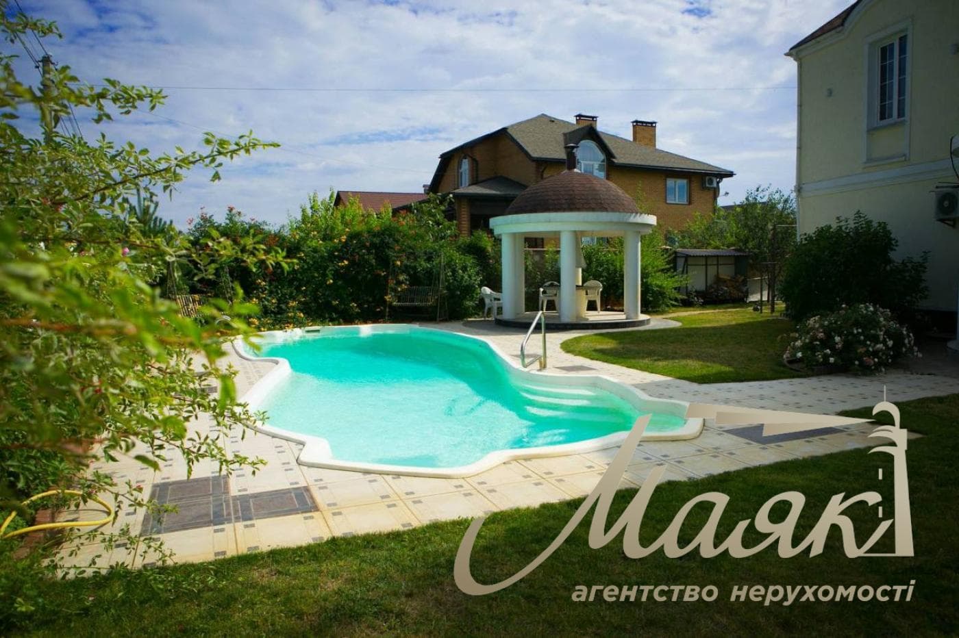 Продаж преміального 3х-поверхового будинку 350 м² у Гореничі, Бучанський район, Київська область