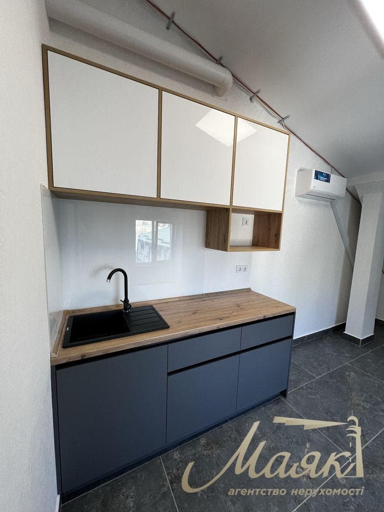 316 m² commercial space for rent in Podil; includes a GENERATOR