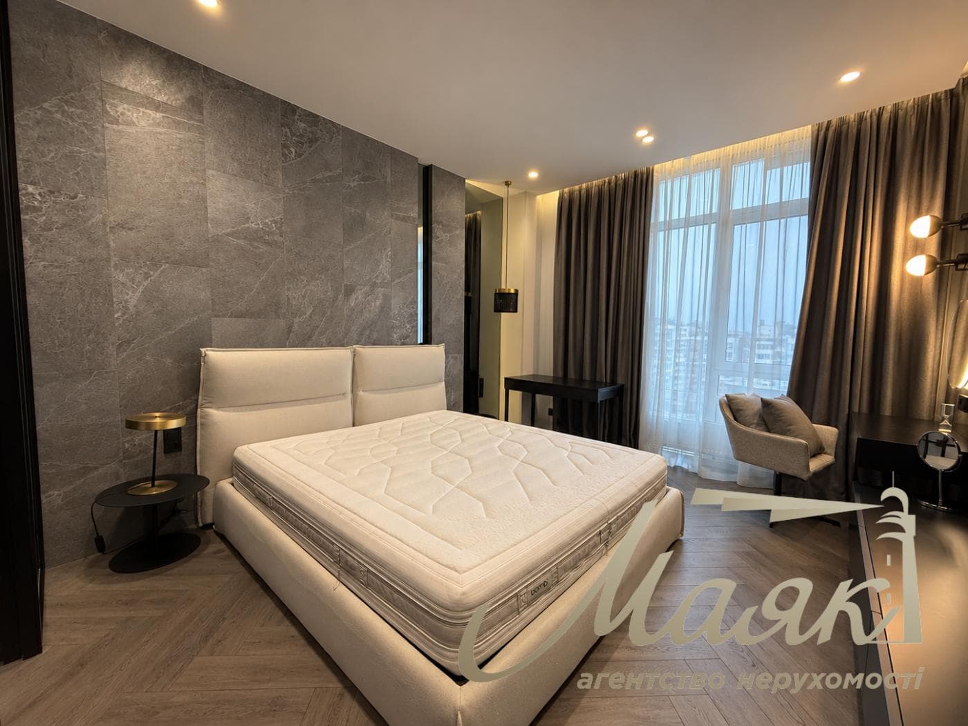 Продаж 1-кімнатної квартири площею 58 м² з дизайнерським ремонтом у ЖК «Бульвар Фонтанів», Печерськ, Київ