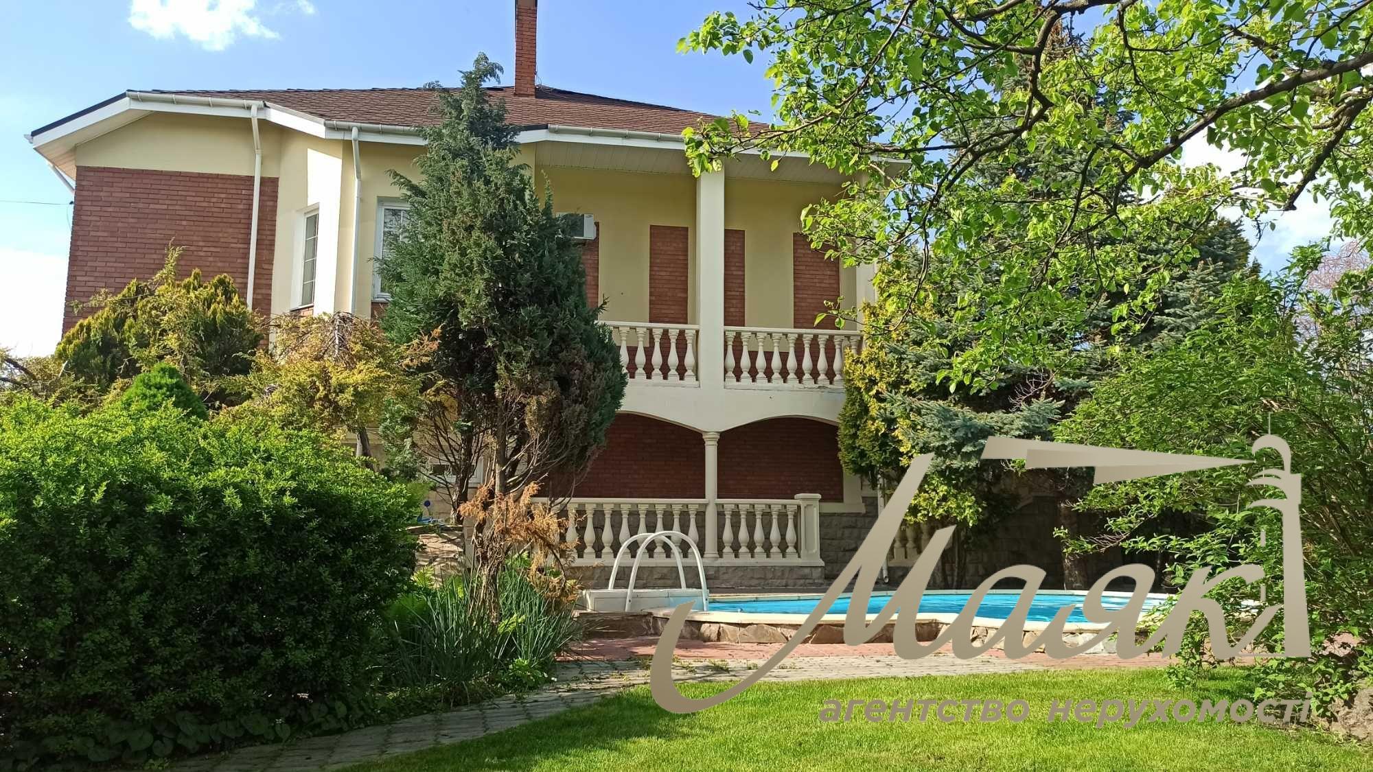 Sale of house (430m2) with swimming pool s.Lesniki