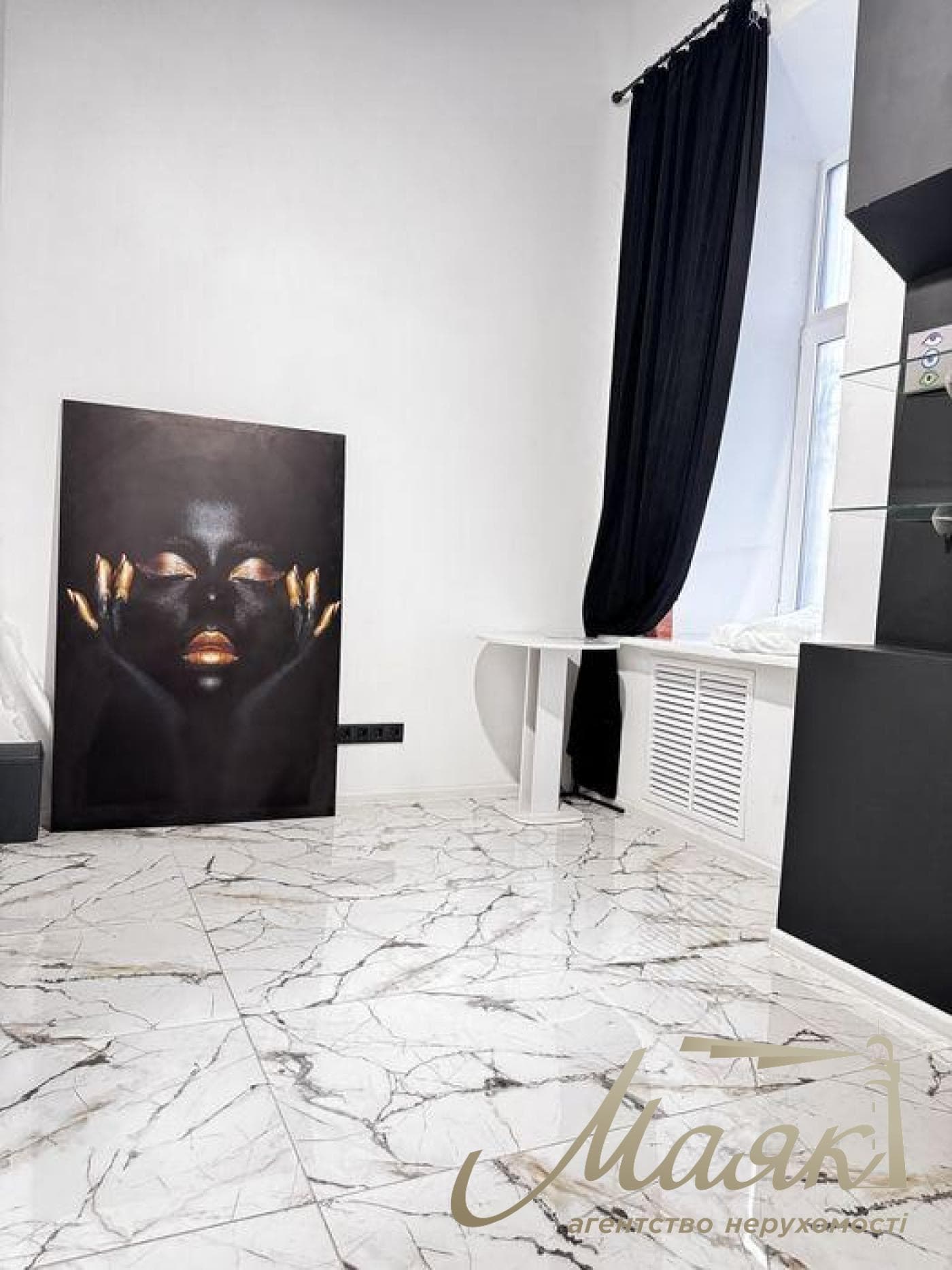 Продажа фасадного помещения 67 м² с действующим арендатором, пер. Михайловский, метро Майдан Независимости