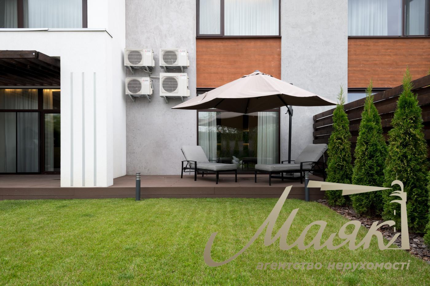 Sale of 2-storey townhouse 296m2, (3.5 hundredths) Kozin