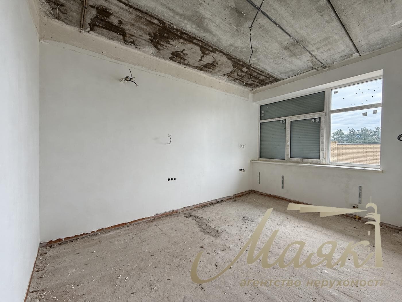 3-story house for sale, 325 m², village of Plyuty