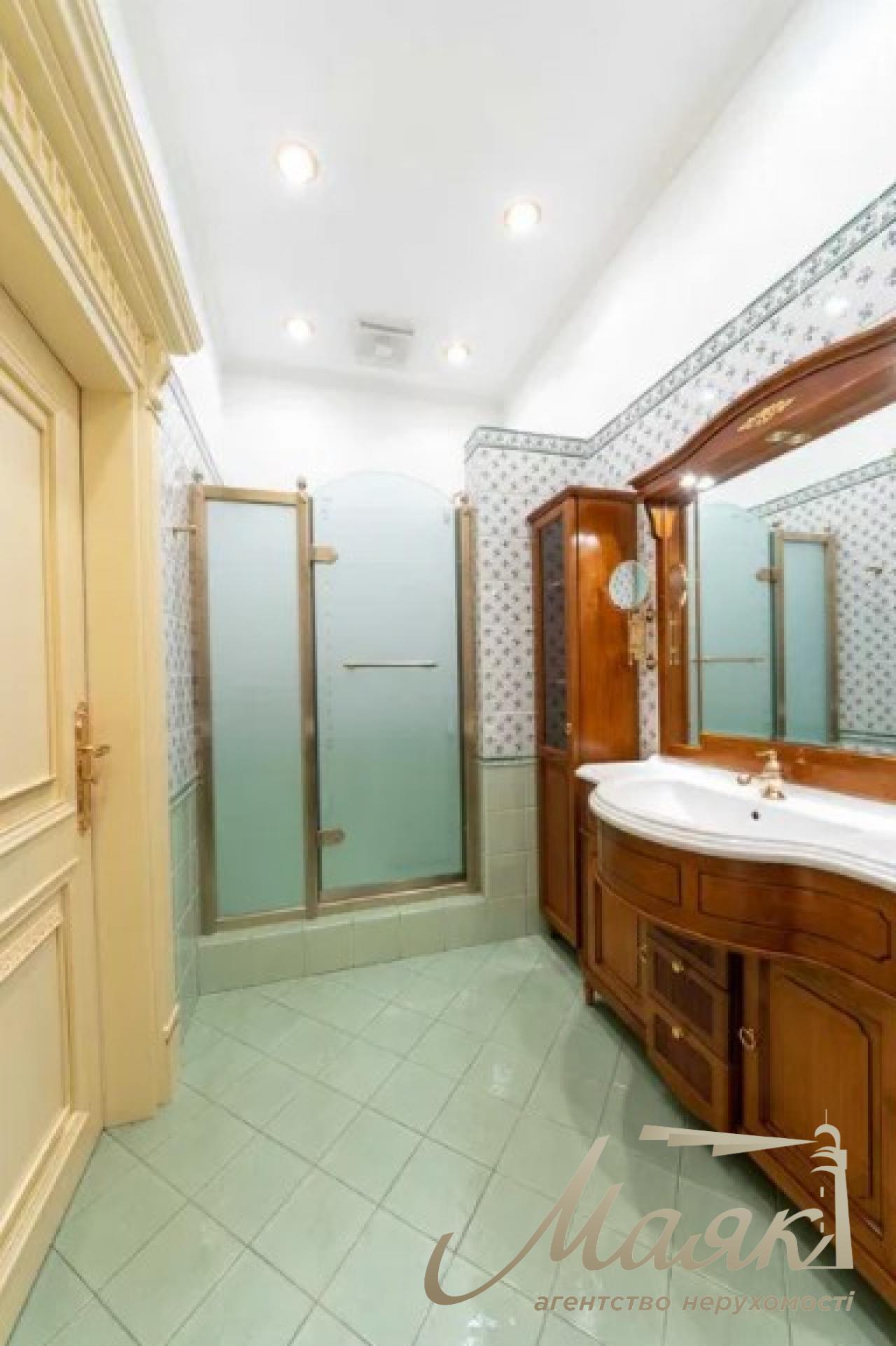 Продаж 3-х кімн. квартири, 278 м2, на вул. Городецького