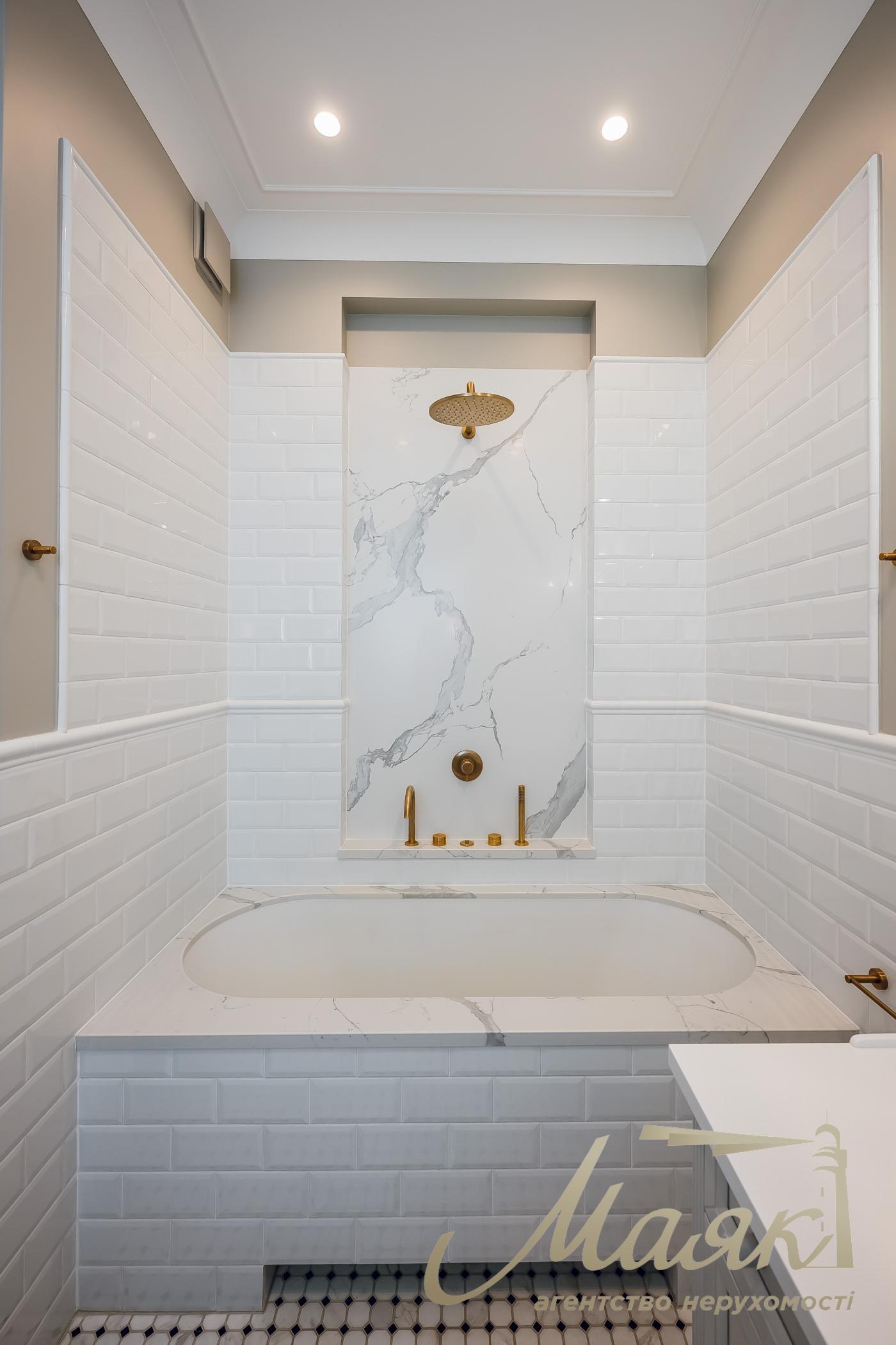 Продаж 3к квартири 99 м2, вул. Дегтярна 18, Воздвиженка. Дігтярна 18, Воздвиженка, Київ