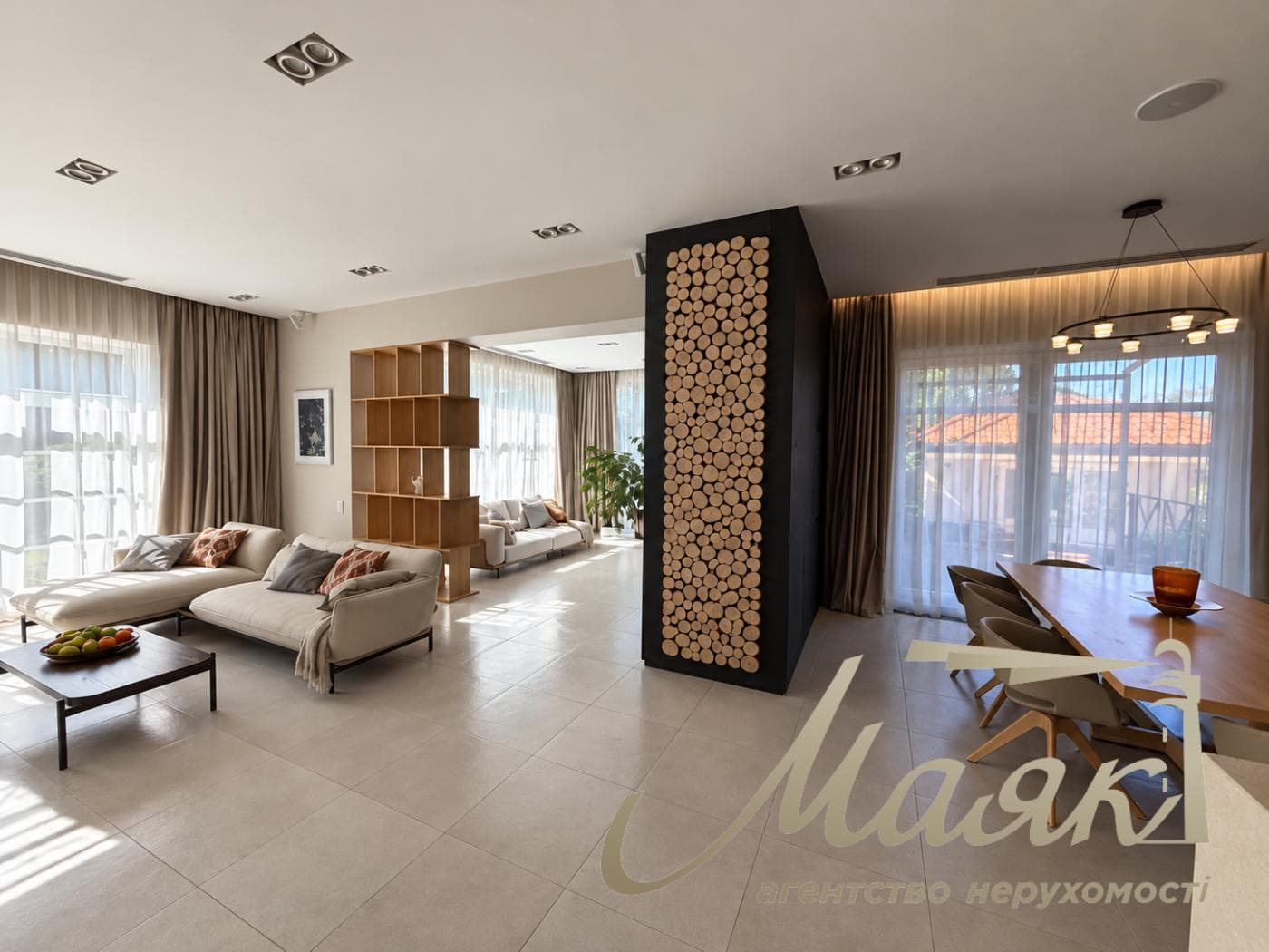 Оренда 2-поверхового будинку площею 570 м², Плюти
