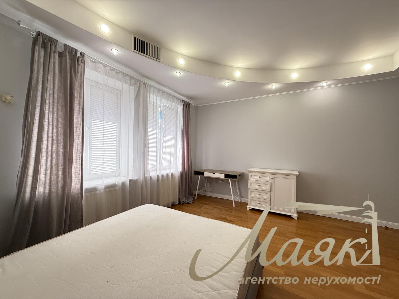 Продажа 3-х комнатной квартиры, Драгомирова, 4, Печерск, Центр!