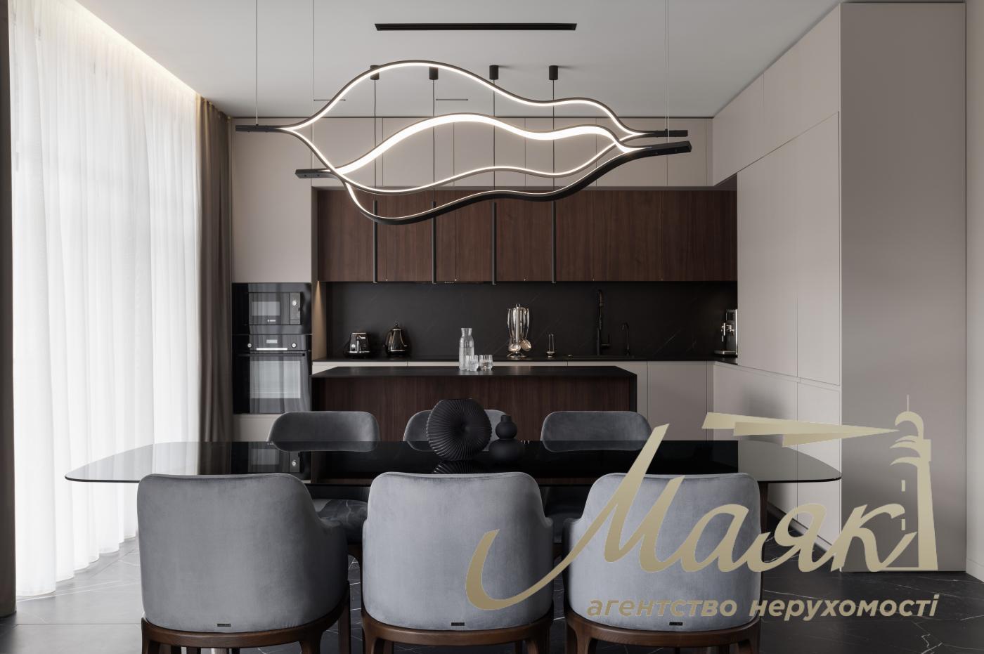 Sale of 2-storey townhouse 296m2, (3.5 hundredths) Kozin