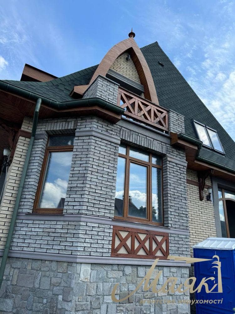 Продаж будинку площею 298 м² з чорновим ремонтом, 8 соток землі на березі Дніпра, Оболонь, кооператив «Чорнобилець»