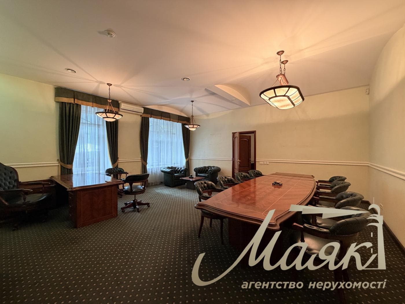 Аренда меблированного офиса 193 м², ул. Олеся Гончара, 15, Золотые ворота