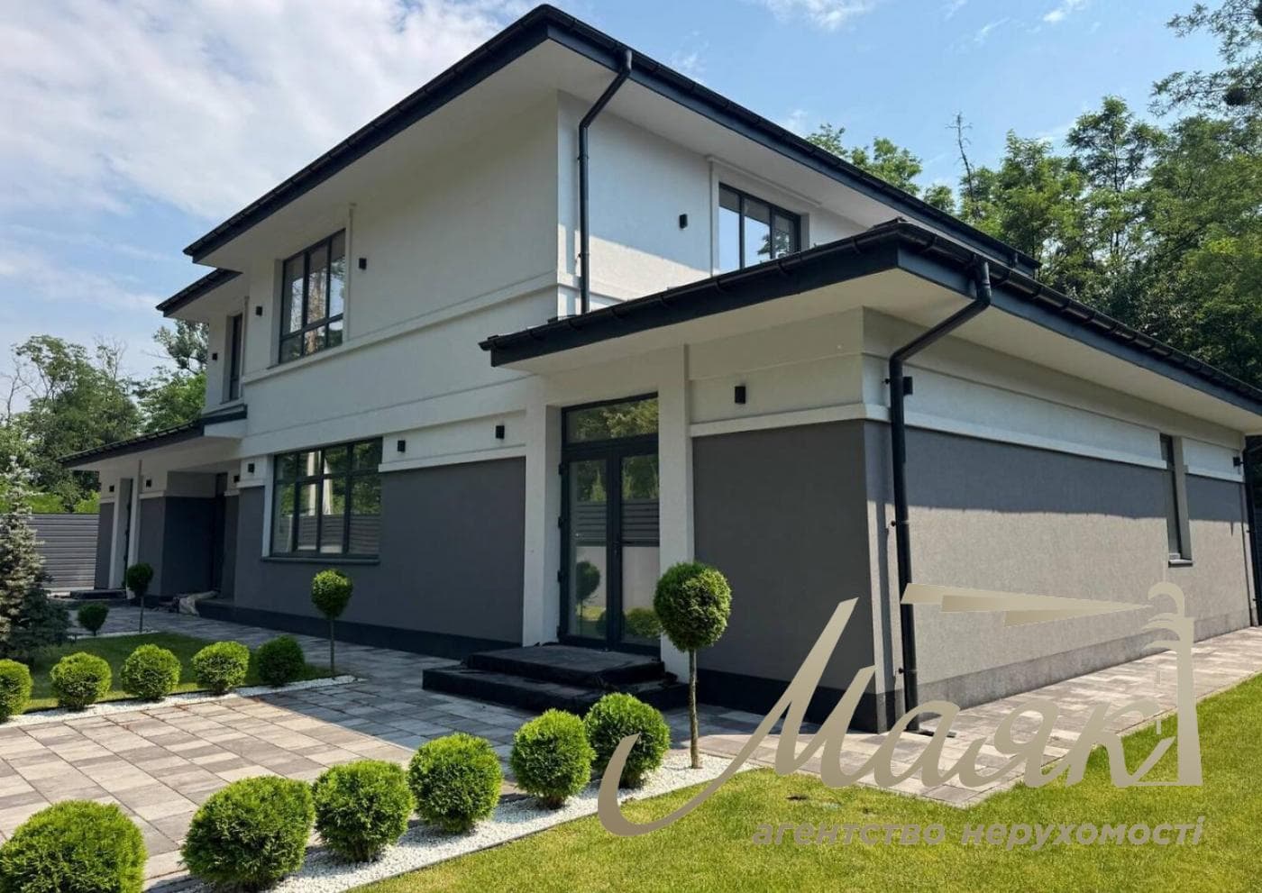Продаж 2-поверхового будинку з ділянкою площею 9 соток, 277 кв. м, 7 кімнат, на вул. Кульчицького, 5