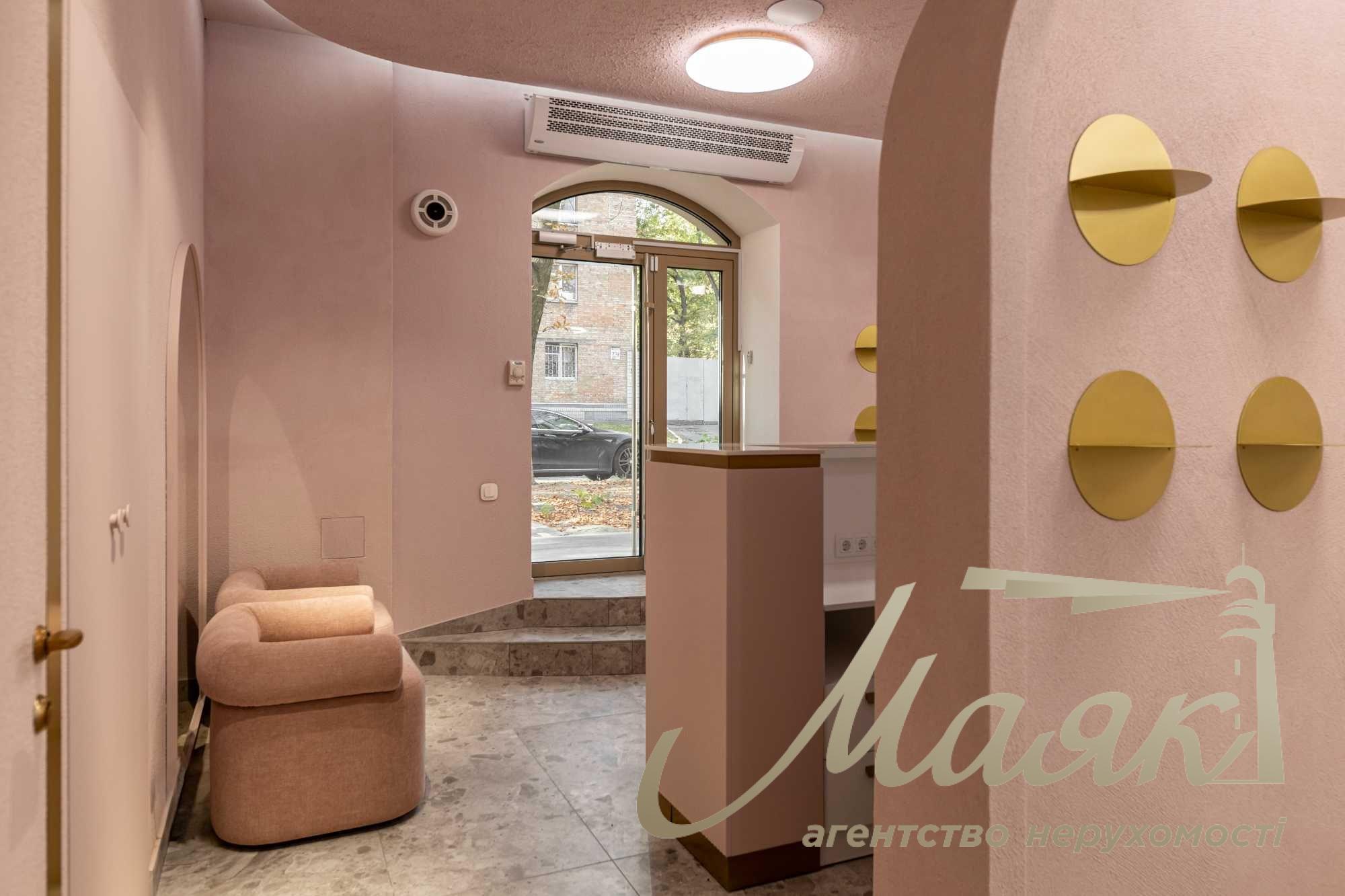 Beauty salon for sale Pecherskiy district/Designer's renovation/Facade