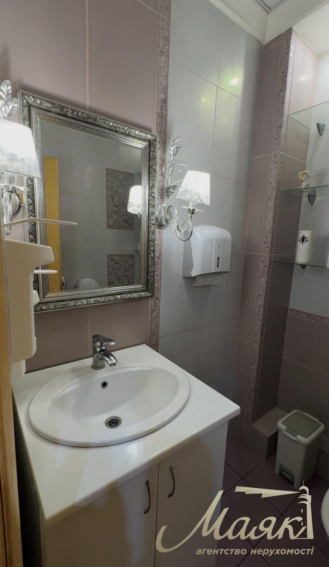 Sale of facade premises on the streets Dneprovskaya embankment, Osokorki, Poznyaki.