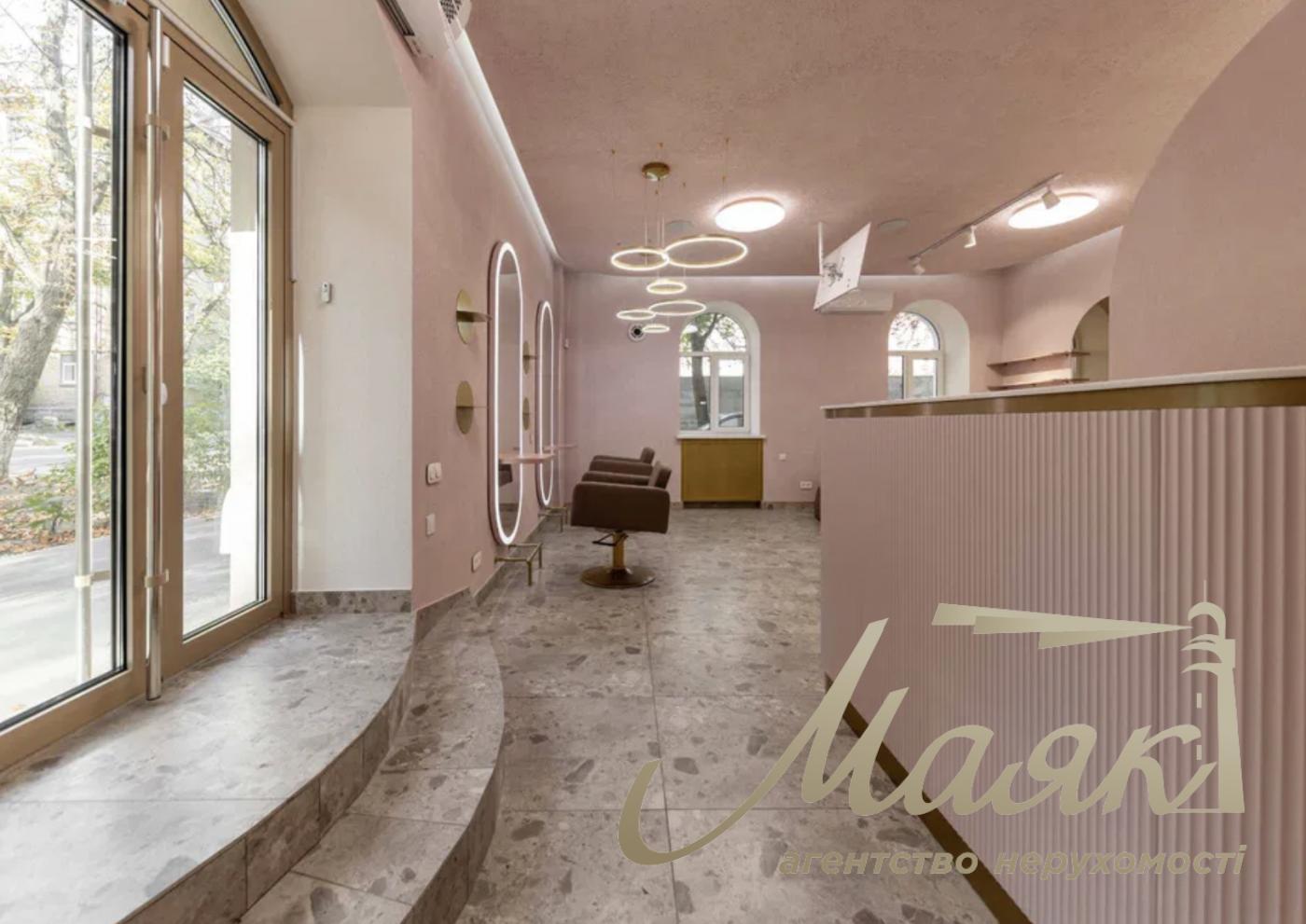 Beauty salon for sale Pecherskiy district/Designer's renovation/Facade