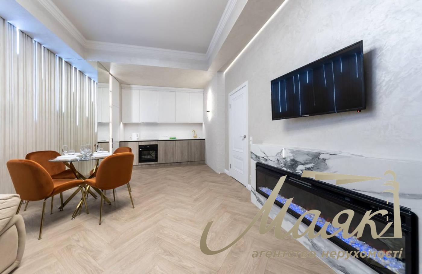 Rent a 4-room apartment on Khreshchatyk