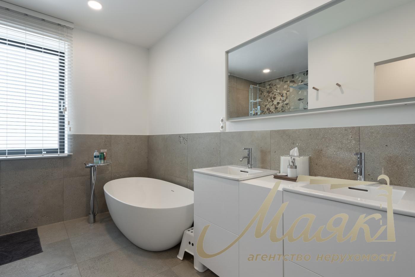 Продаж будинку на Батиєвій горі з розкішним краєвидом, Київ, Центр.