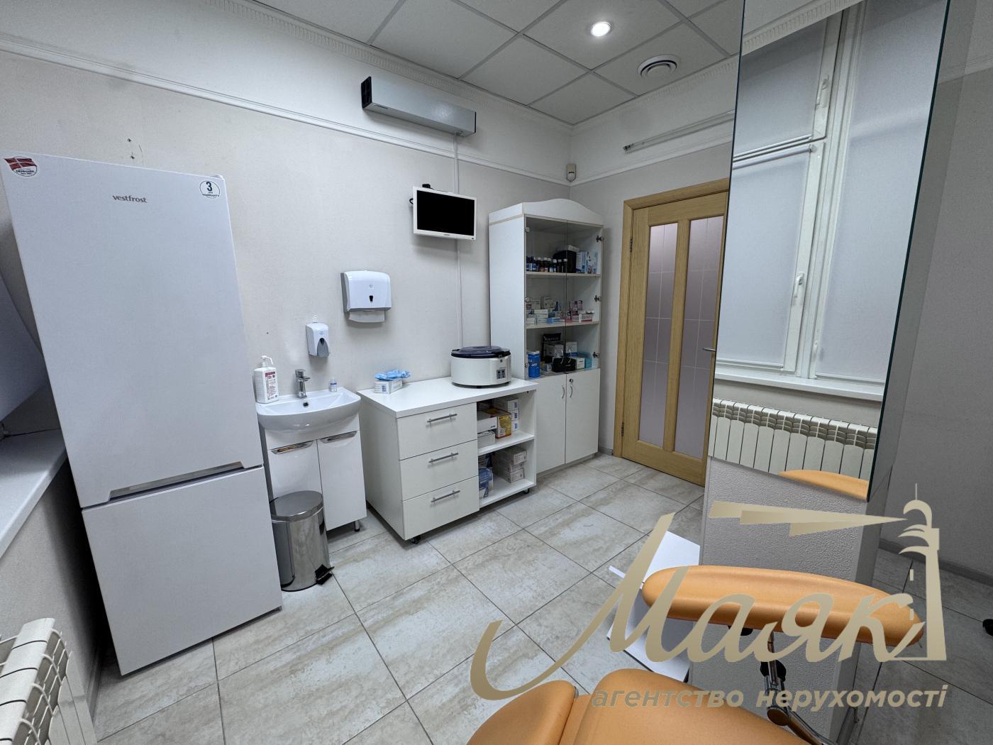 Sale of facade premises on the streets Dneprovskaya embankment, Osokorki, Poznyaki.