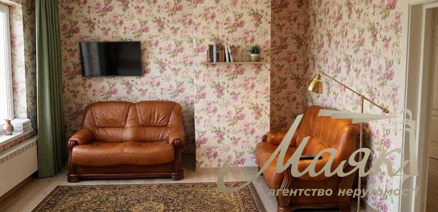 Оренда двоповерхового будинку площею 240,8 м² у Козині/Конча-Заспі, біля річки Козинка, Київська область, Обухівський напрямок.