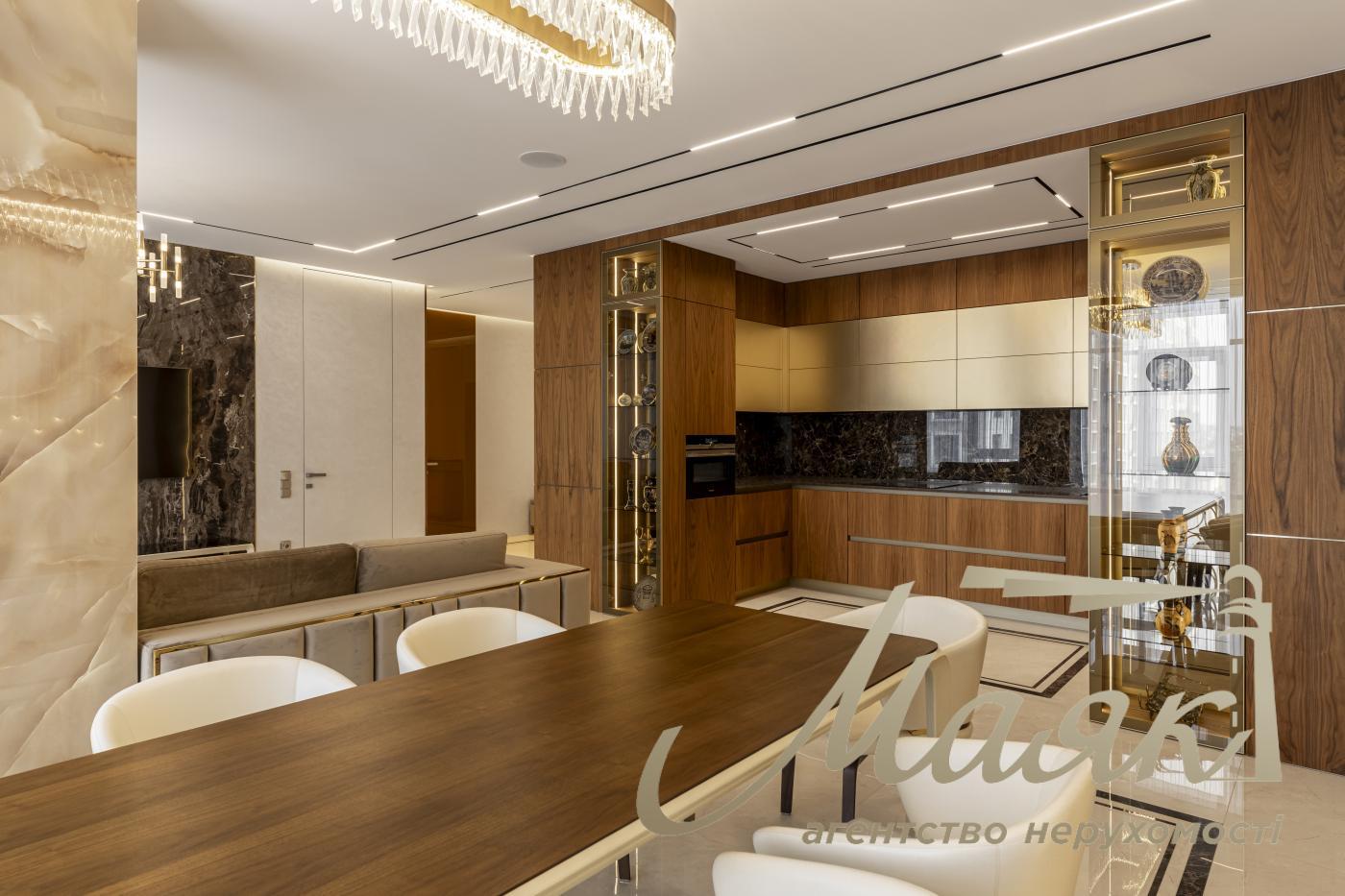 Продаж 3к квартири 122м2 в ЖК Бульвар Фонтанів, вул. Саперне Поле