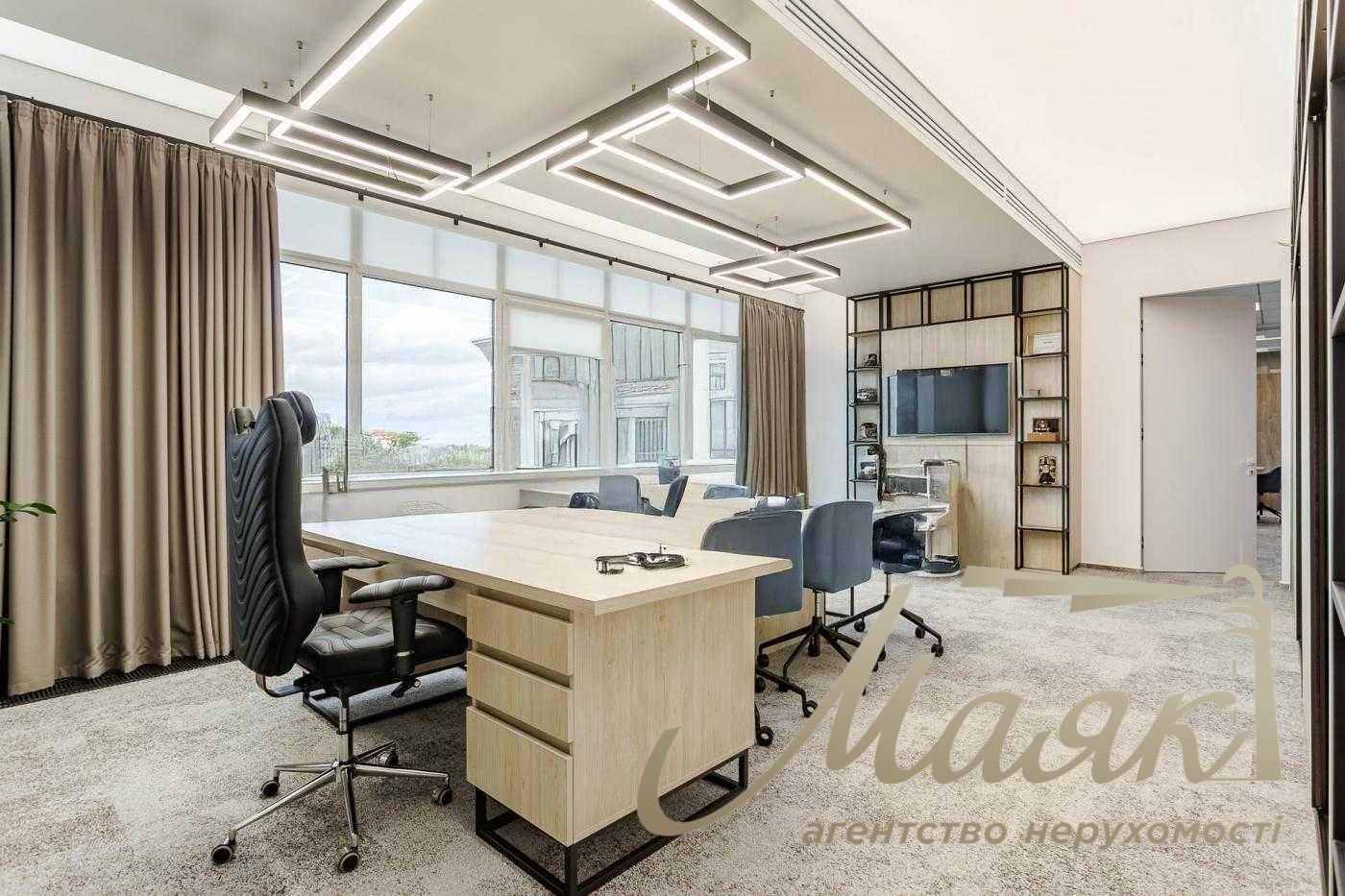 Office for rent 550 m2 in the center, metro station Arsenalna BC class A